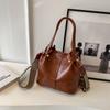 Retro fashion small bag new women's bag Maillard commuter bucket bag high value shoulder bag women