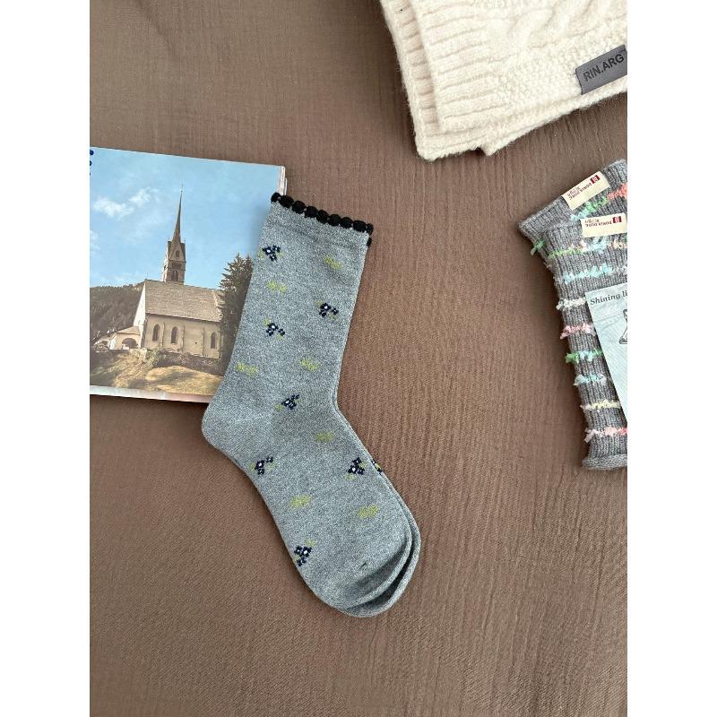 Ladies Autumn and Winter Thickened Warm Vintage Floral Wool Medium Tube Pile Socks