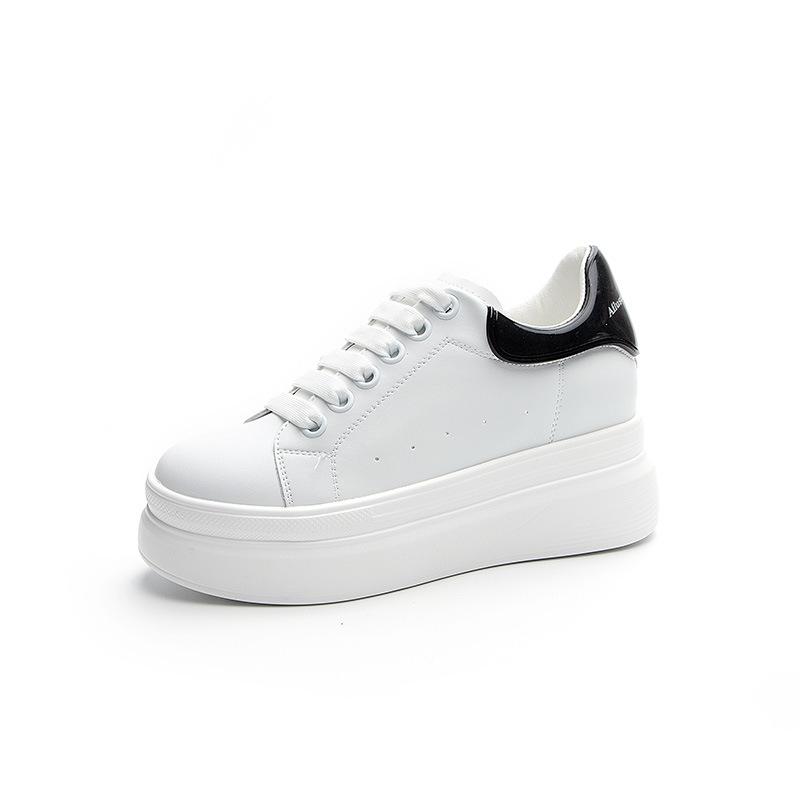 Thick Soled Platform White Shoes for Women in Autumn and Winter Plus Velvet Height Increasing Casual Sneakers for Small People