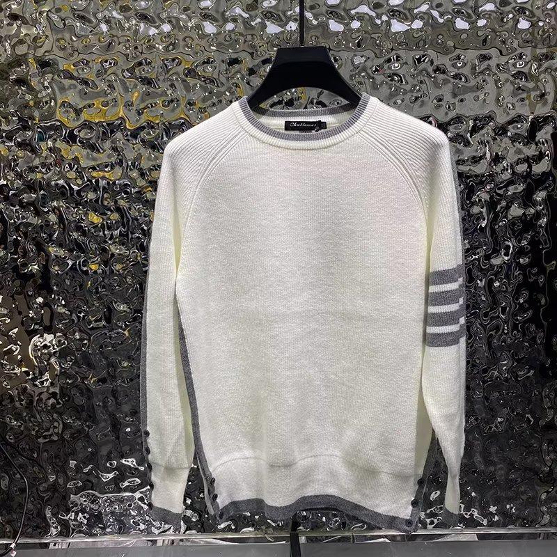 

Мужской приталенный вязаный свитер с круглым вырезом в корейском стиле - Зимняя коллекция, универсальный и стильный. M белый