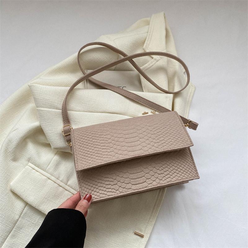 Fashionable Minimalist Shoulder Bag With Chic Design For Everyday Casual Use In Multiple Colors