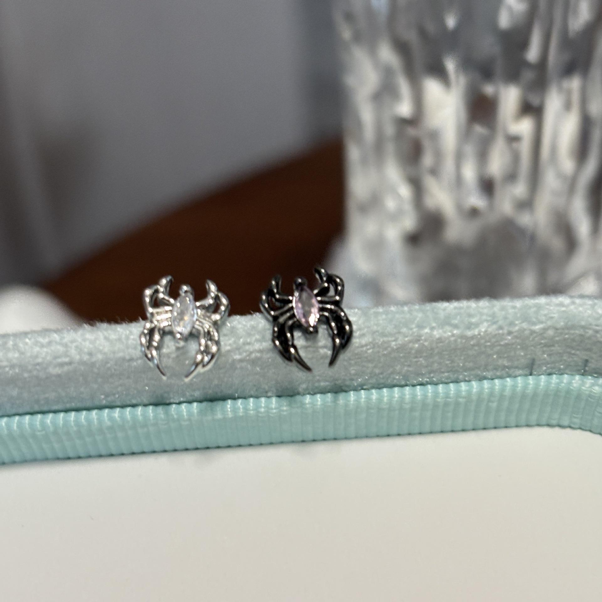 

Spider Zircon Titanium Steel Ear Cartilage Stud - Dark Style, Sweet, Cool, Spicy Design for Girls.