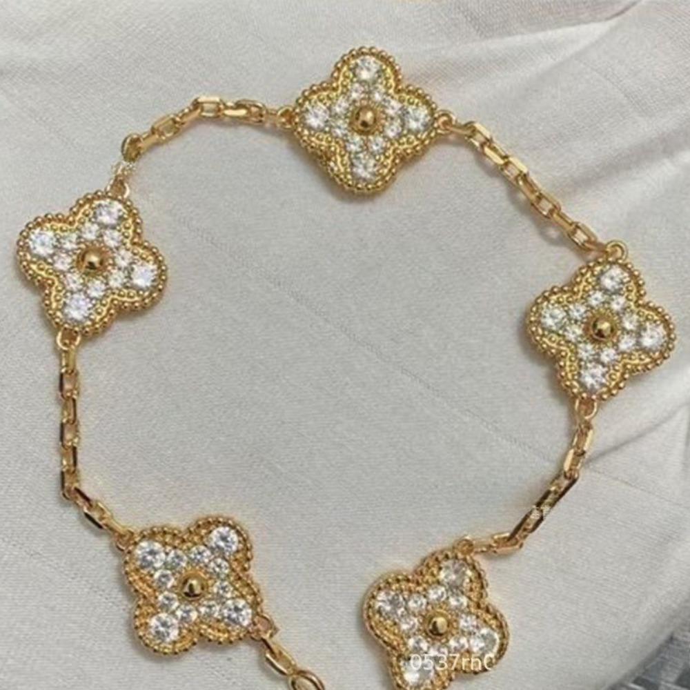 Hochwertiger roter Chalcedon Laser vierblättriges Kleeblatt fünfblütiges Armband 18K Roségold leichter Luxusschmuck Geschenk für Freundin