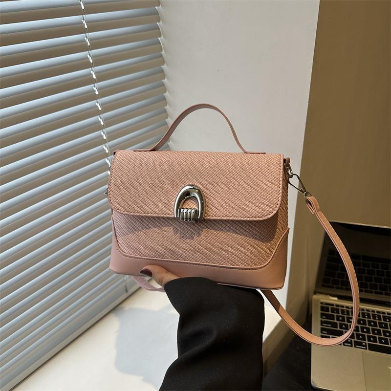 

Large capacity shoulder bag contrasting color retro small square bag new saddle bag underarm bag shoulder messenger bag fashionable Korea розовый