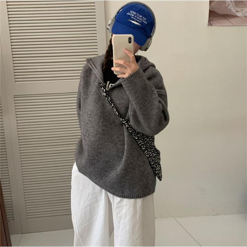 Свитер с капюшоном на молнии до середины для женской осени и зимы новый ленивый стиль спортивный стиль омолаживающий вязаный свитер повседневный топ для женщин average size серый 4590₽