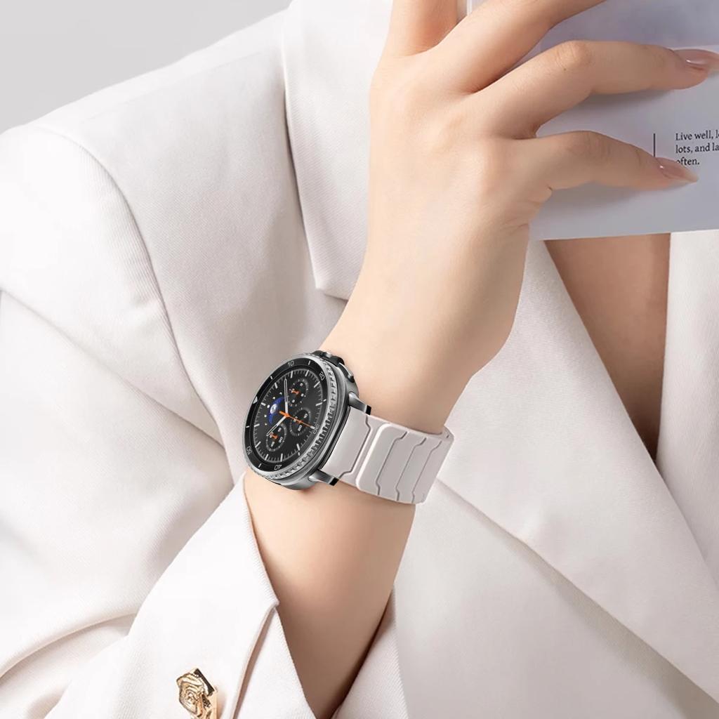 Magnetic Loop Strap for Samsung Galaxy Watch 8/8 Classic Silicone Sport Band for Galaxy Ultra 2025/7 Ultra Two-tone Bracelet