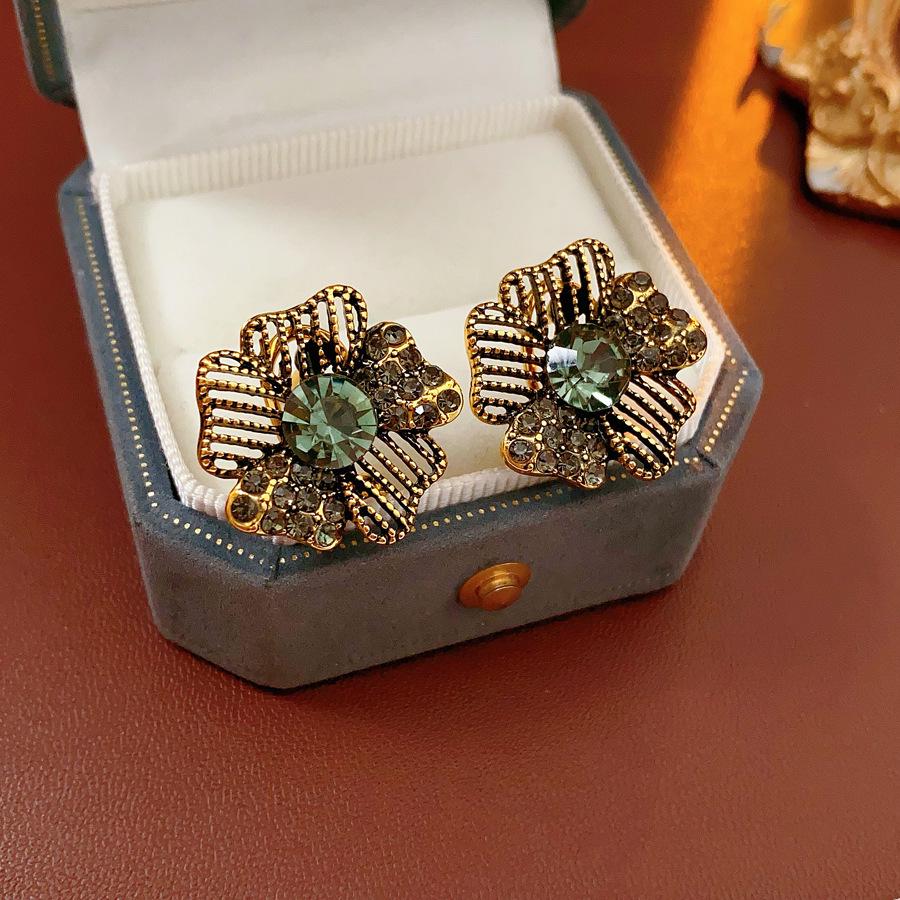 Vintage Silbernadel Diamantbesetzte Ovale Ohrstecker - Leichter Luxus High-End Schmuck