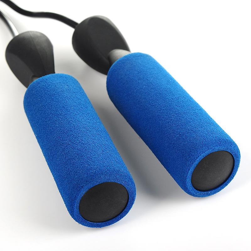 

Учащиеся начальной и средней школы прыгают через скакалку на вступительных экзаменах в старшую среднюю школу