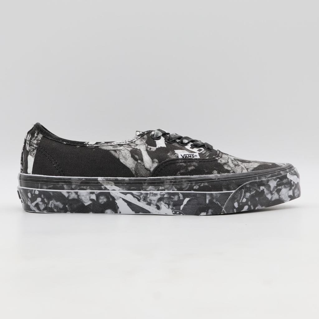 VN000EEUGC7 Atiba Jefferson OTW par Vans Authentic Noir Gris (Pour des hommes)