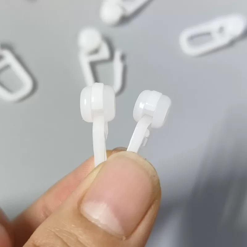 Curtain Track Hooks White Scratch-resistant Plastic Strong Build 30 Pcs for Home Balcony Curtains