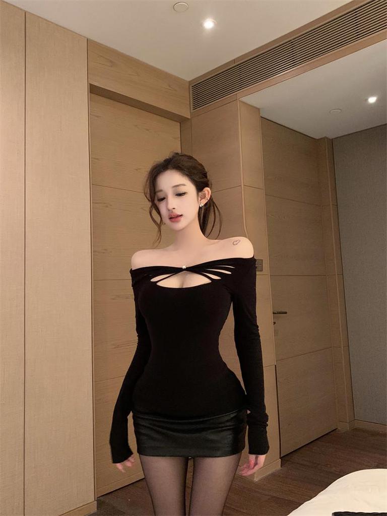Women's Spicy Off-Shoulder Hollow Out Long Sleeve Top, Slim Fit, Waist-Cinching, Black Base Layer for Spring.
