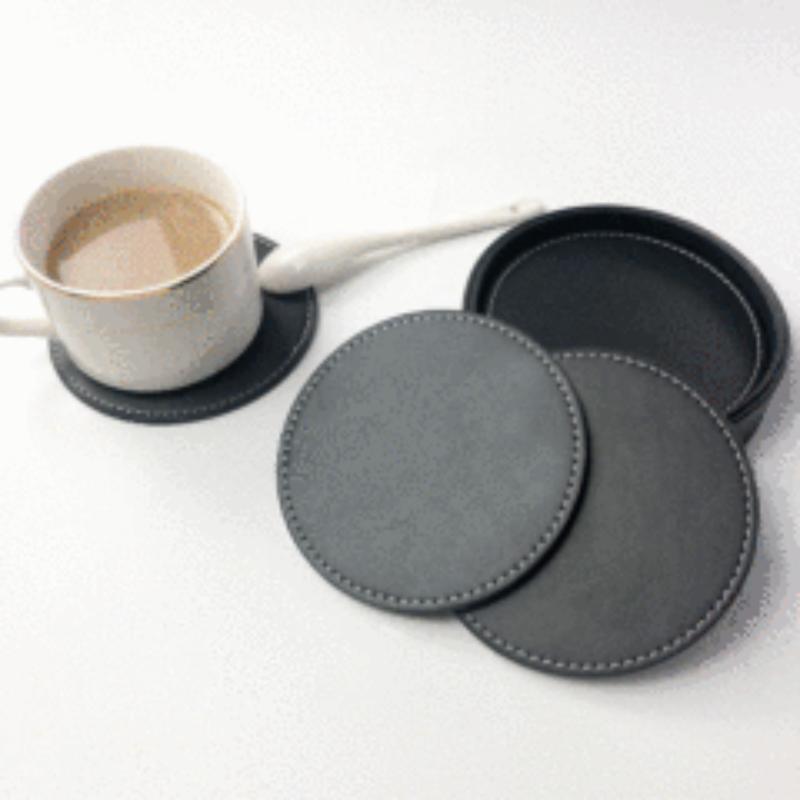 Doppelseitiges Leder-Getränkeuntersetzer-Set Saubere Nähte Hitzebeständige Kaffeetassenunterlage Leicht zu reinigen Holz-Tischzubehör