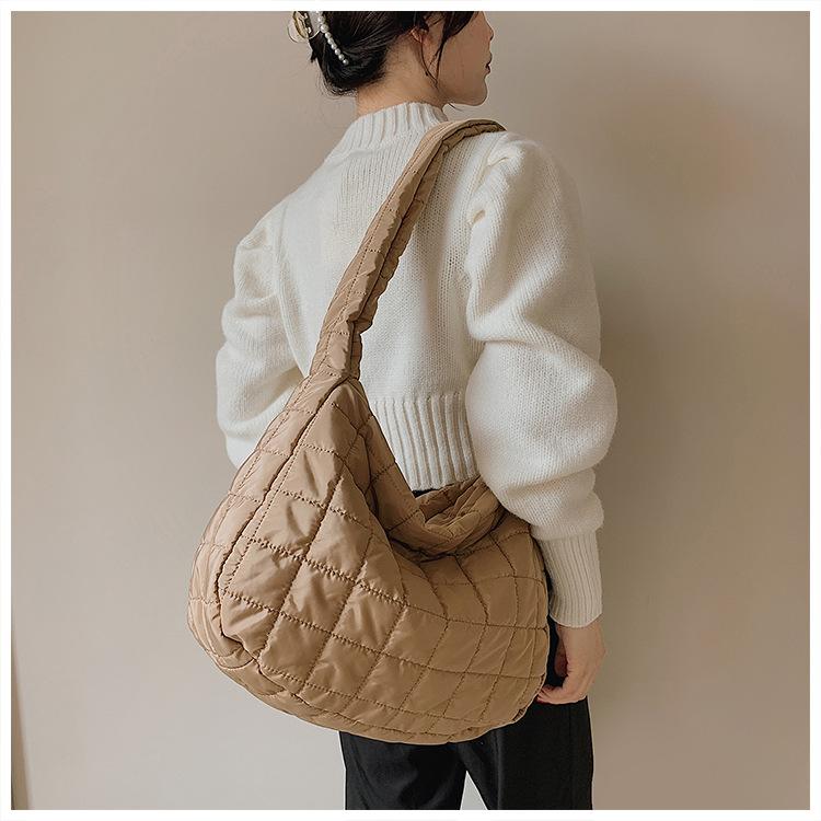 Nylon Tasche 2023 Neue frauen Tasche Handtasche Tote Herbst/Winter Neue Mode Raum Baumwolle Anzug Tasche Große Kapazität lingge Knödel Tasche