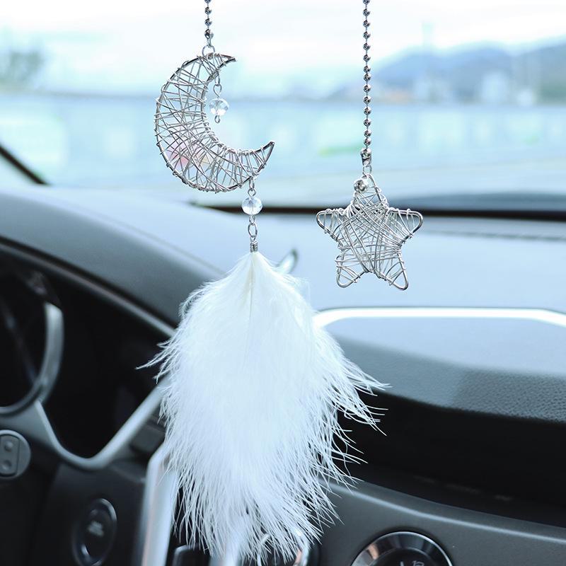 Geometrische Sterne, Monde, Federn: Kreative Innen- und Rückspiegelanhänger