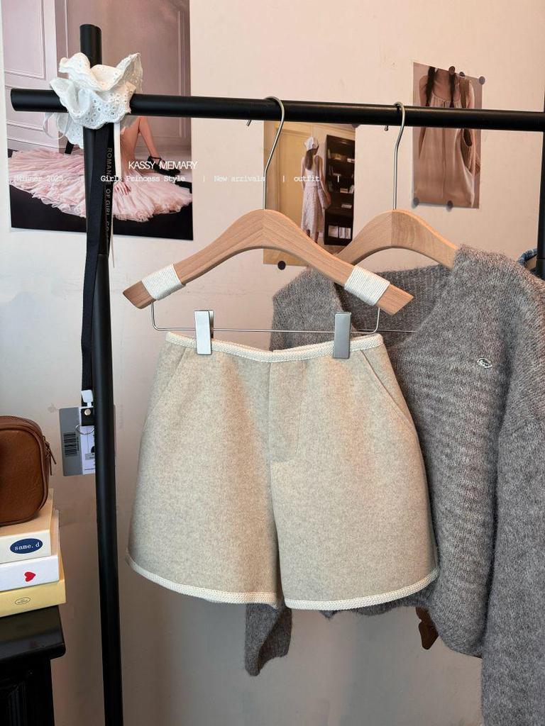 Dicke Damen-Wollshorts mit hohem Bund, weitem Bein und A-Linie - Herbst/Winter 2025