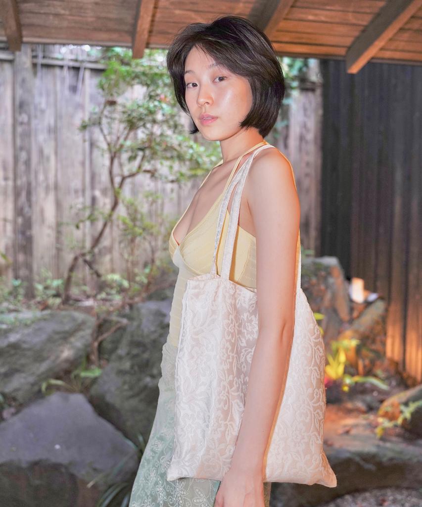 Nuuanu Rumi Tote Bag_Ivory