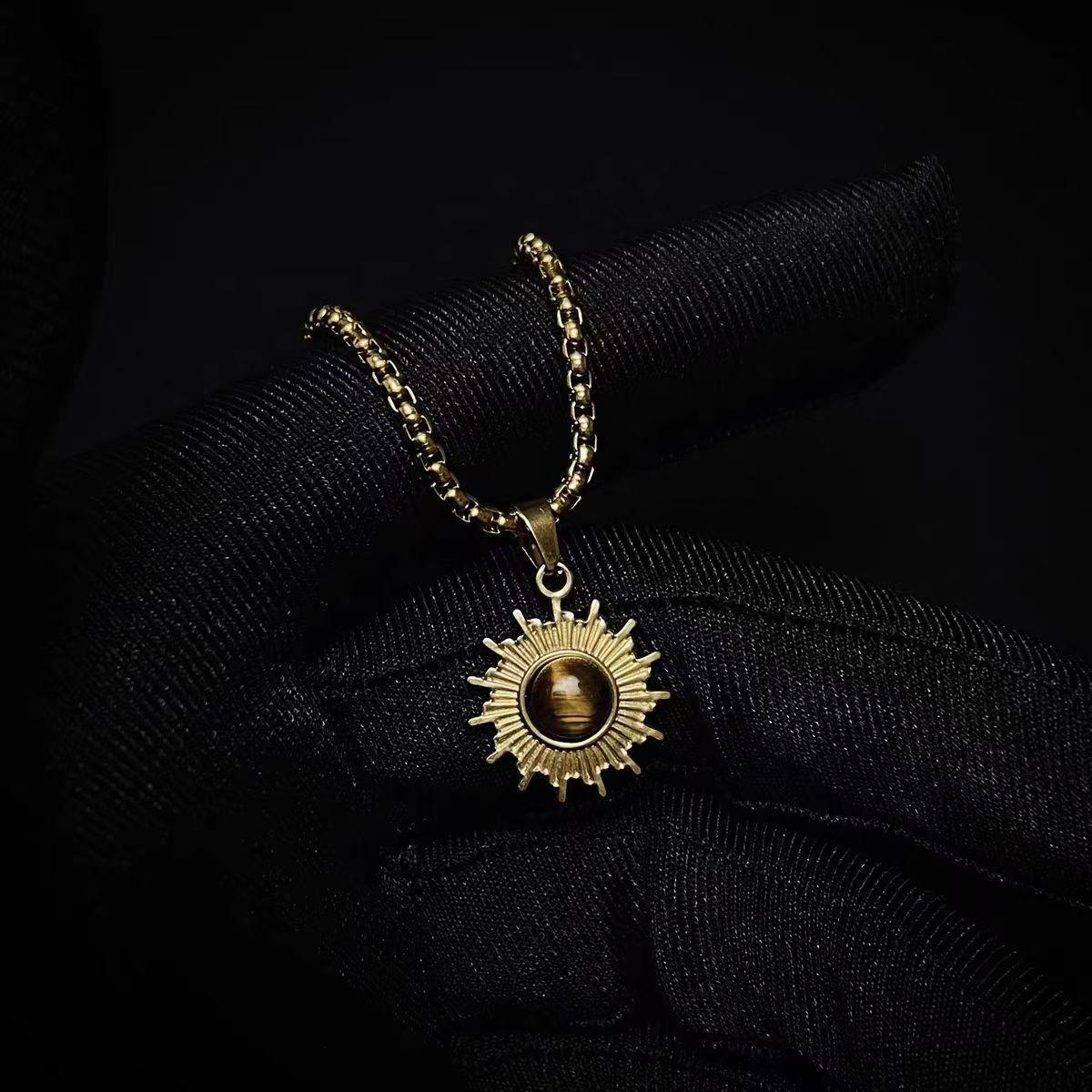 

Ожерелье из титановой стали с инкрустацией из золотистого подсолнуха и тигрового глаза для мужчин и женщин, не выцветает, универсальная высококачественная цепочка для свитера