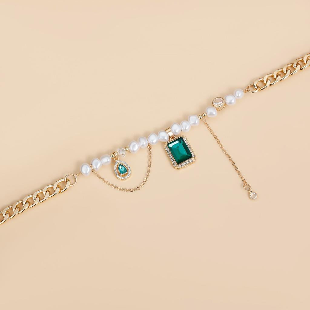 Fashionable Women's Choker Necklace with Green Zircon and Imitation Pearls Highlighting Neckline Elegant Charm