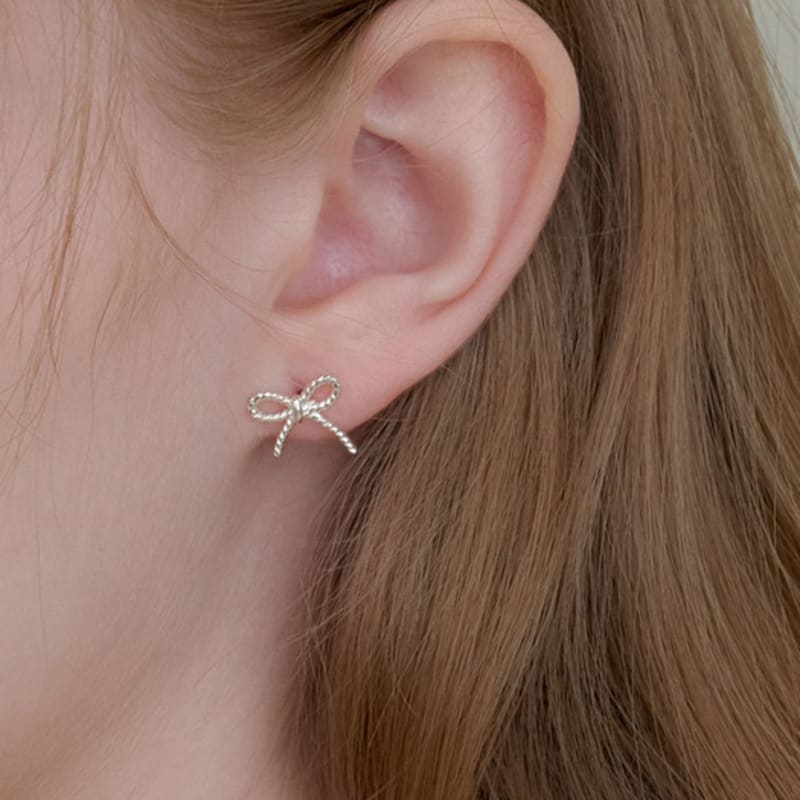 Kolczyk z kokardą ze sznurka Primaute