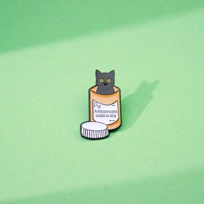 Schwarze Katze Emaille Brosche: Grenzüberschreitender Medizinische Flasche Anstecknadel für Kleidung, Hüte und Schmuck