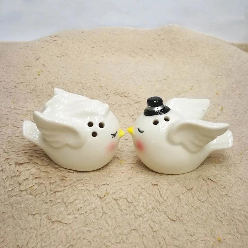 6.2*4*4.2CM Cartoon Hand-painted Angel Bird Couple Ceramic Spice Bottle Gift Pair of Home Kitchen Supplies Pepper Salt Shaker