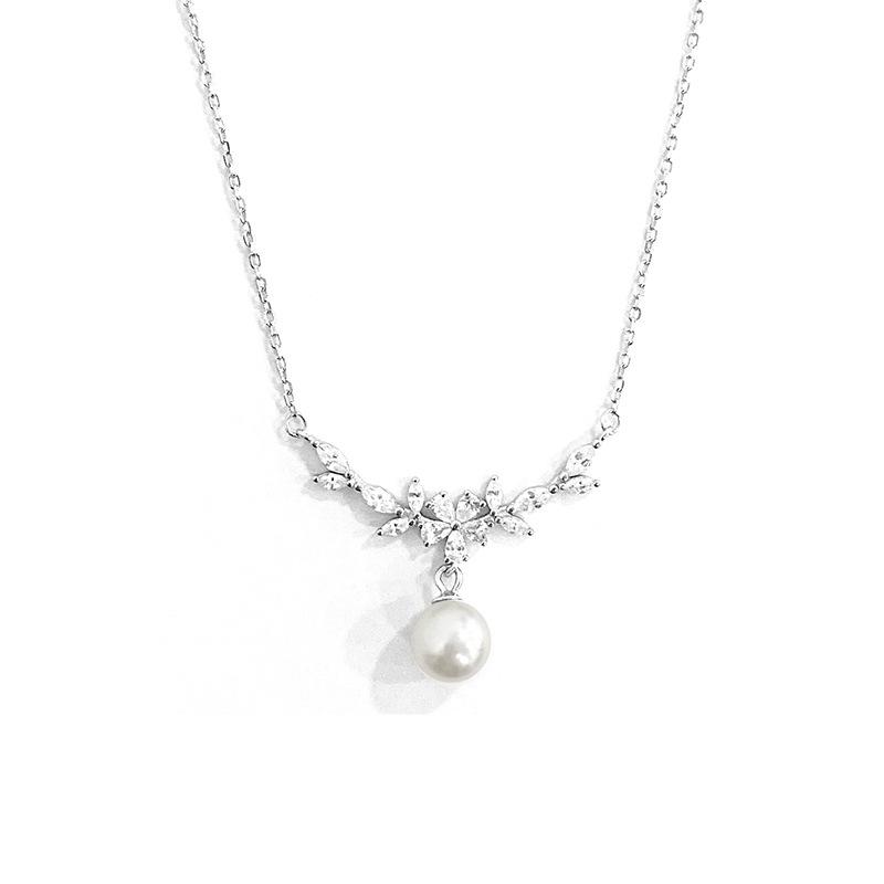 Pearl Leaf Zircon Necklace Temperament Light Luxury New Year New Clavicle Chain Women's Accessories
