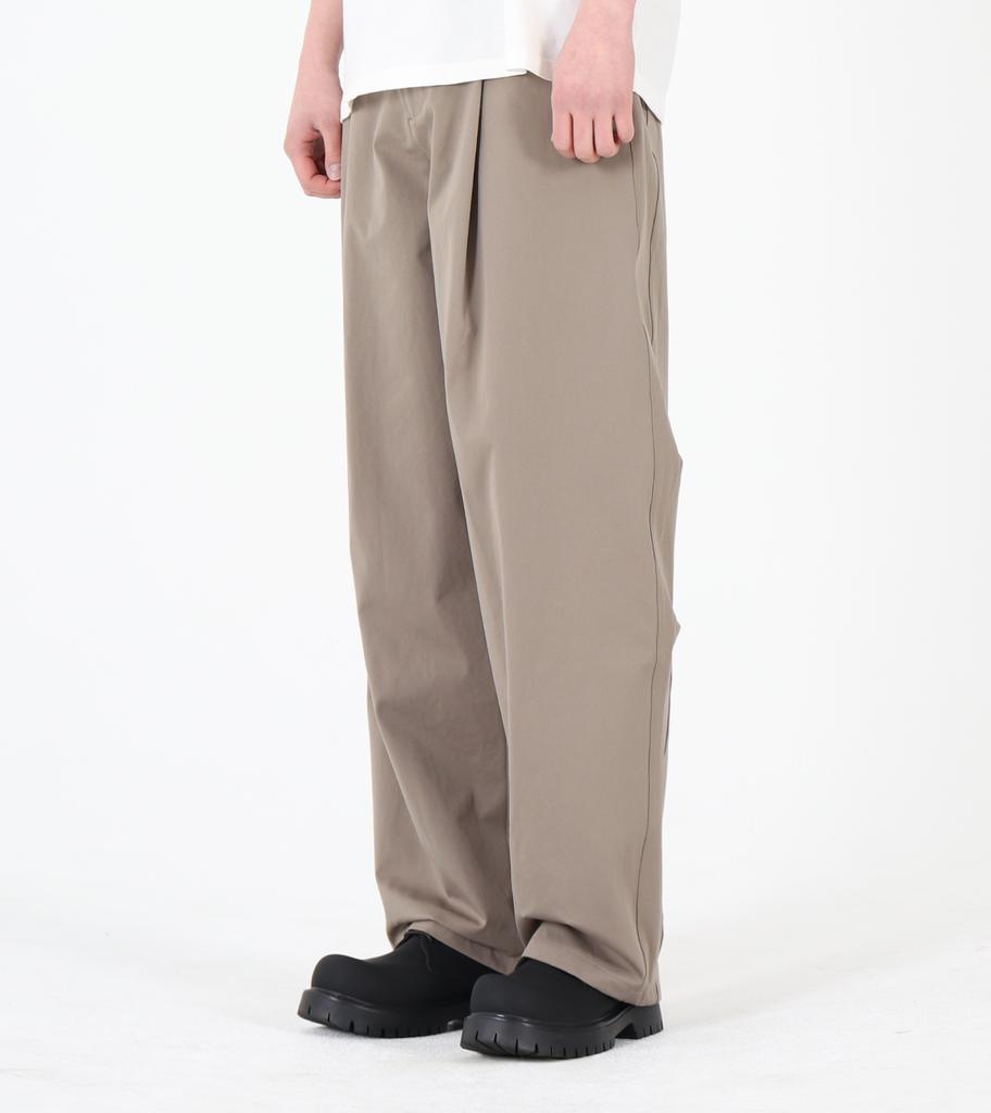 Beoteunseoul One-Pleat Wide Balloon Fit Cotton Pants (Khaki Beige)