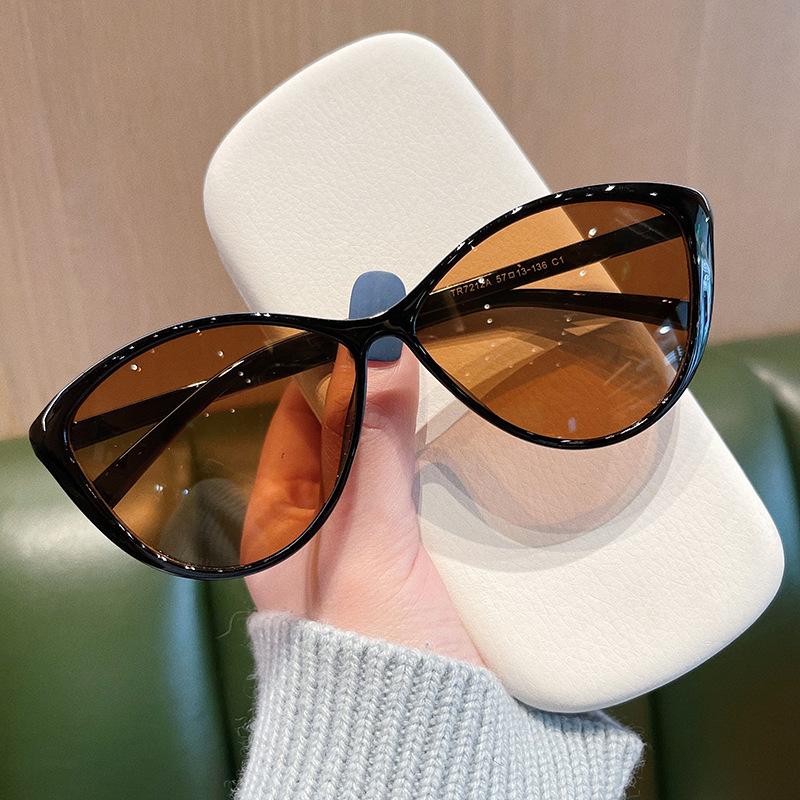 Retro Cat Eyes Ultra Light Sunglasses Trendy Personalized Women TR90 Sunglasses UV Resistant Travel Outdoor Sunglasses
