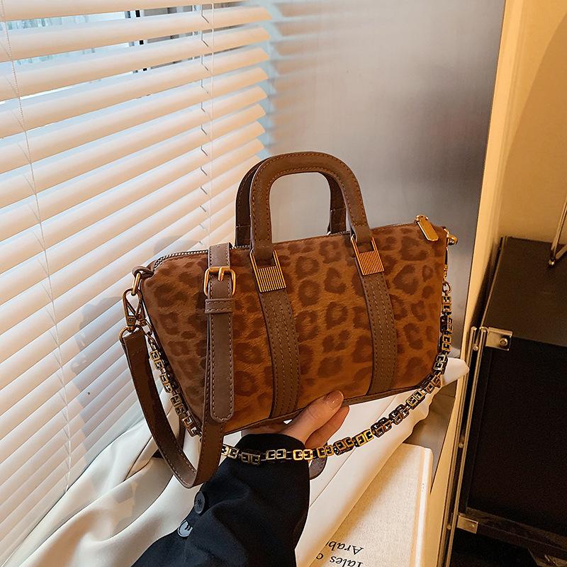 

Niche high-end chain handbag small bag women s 2025 new leopard print small square bag fashion shoulder messenger bag коричневий