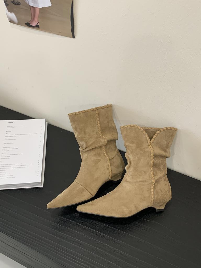 2025 Autumn New Retro Low-heeled Maillard Short Boots Pleated Thin Pointed Pile Boots Women