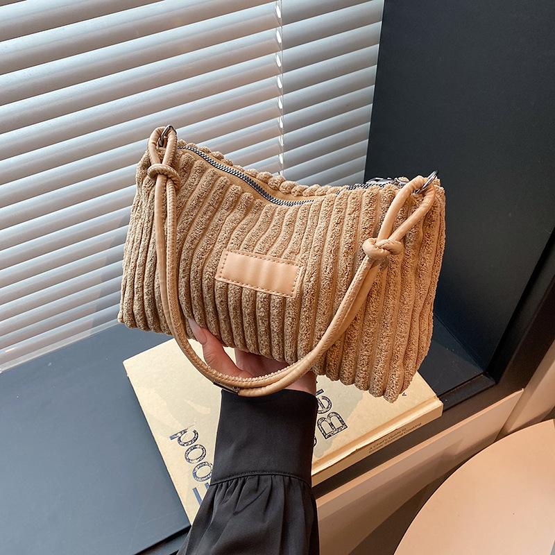 

Весенняя мода плюшевая сумка-мессенджер новая большая вместимость простая вельветовая пушистая сумка на плечо подмышку женская хаки