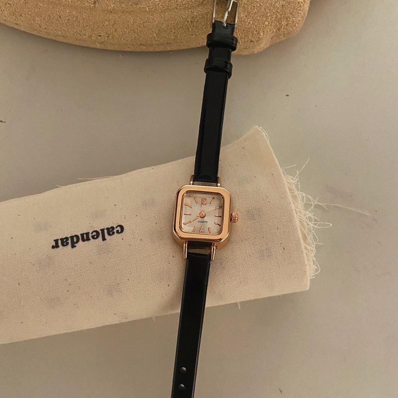 Kleine quadratische Zifferblatt Damenuhr Dünnes Lederarmband Damen Armbanduhr Elegante Quarz Damenuhren Lässig Relogios Feminino Reloj