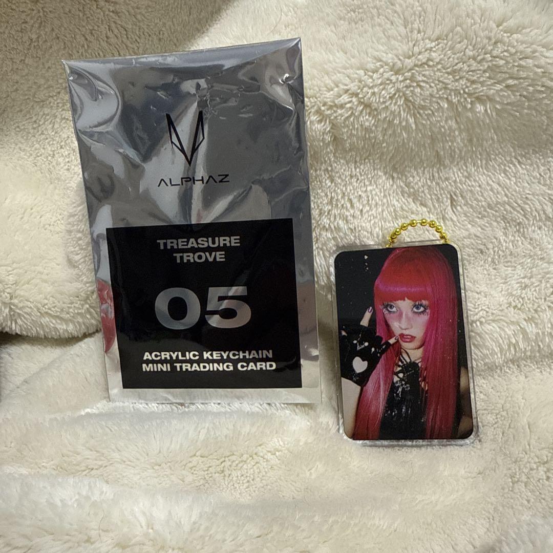 

[Б/У] XG Акриловый брелок CHISA