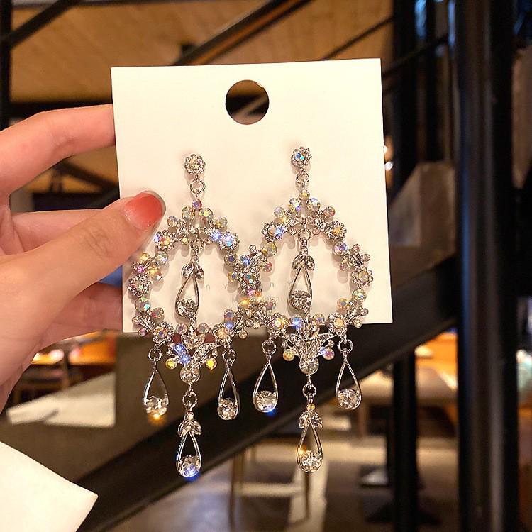 Strieborné náušnice s diamantovým motýľom a strapcami, Retro európsky a americký štýl, Luxusné a elegantné pre ženy