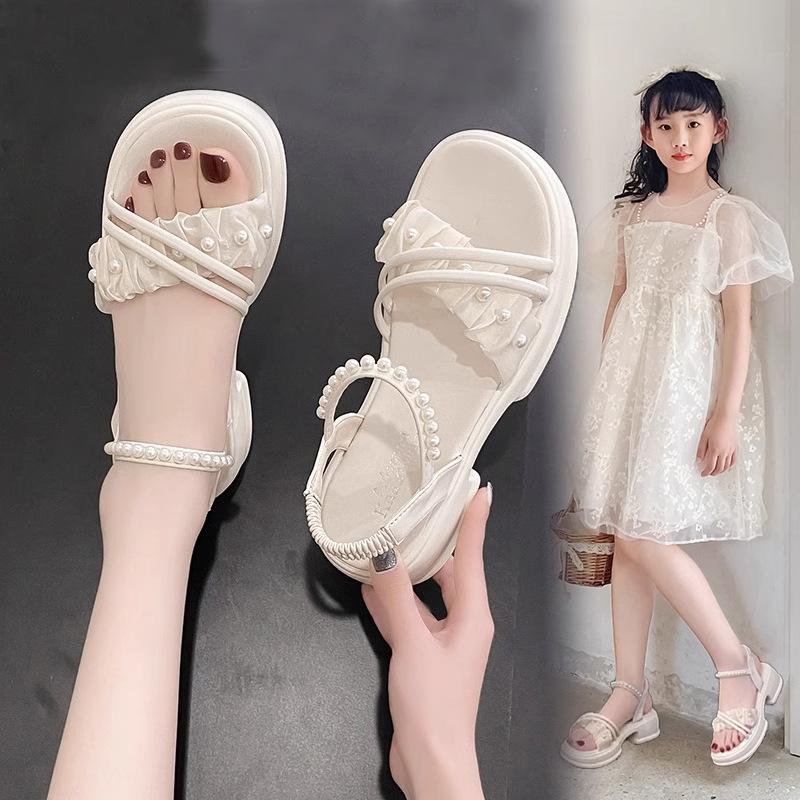 Sweet-style flat sandals for girls2026New summer fashion pearl beach sandals with soft soles, perfect for a princess look