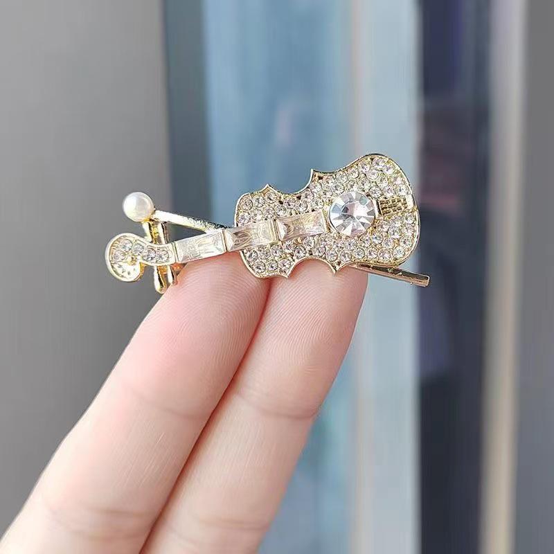 High-End Rhinestone Violin Brooch – Elegant Fashion Accessory for Women