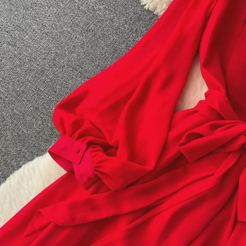 Elegant V-Neck Chiffon Dress with Waist-Cinching A-Line and Pleated Design