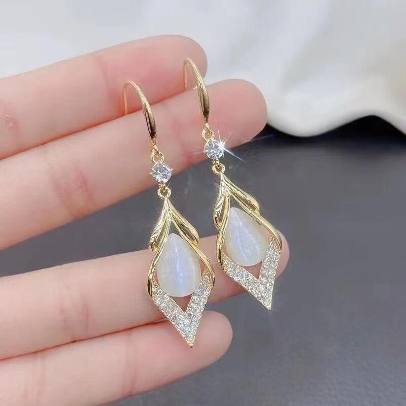 2024 Trendy Green Cat's Eye and Diamond Rhombus Earrings for Women - High-End Luxury Design