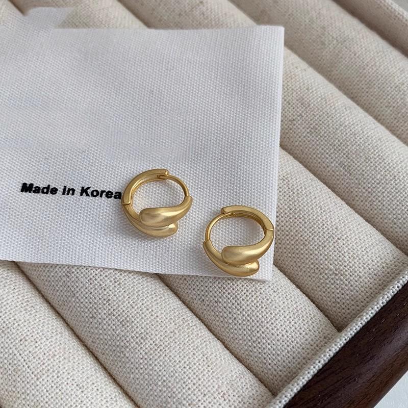 

Elegant 2024 Matte Ear Hoops & Cuffs: Unique, Small, High-End Studs