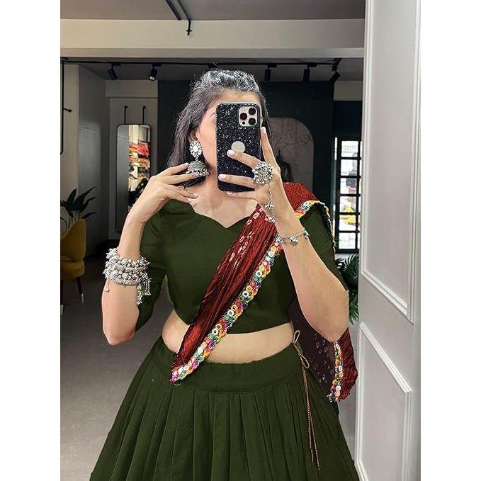 Spesiell Rayon Bomull Lehenga for Kvinner med Gotta Patti-detaljer Navratri Spesial Hele Lehenga Choli, Usydd Bluse