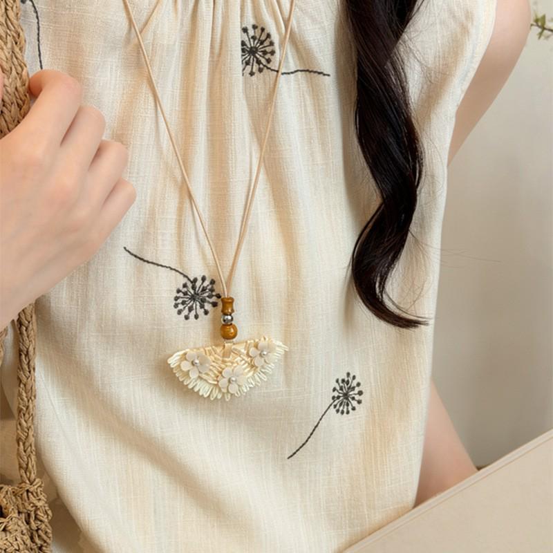High-End Women's Retro Oval Geometric Resin Necklace