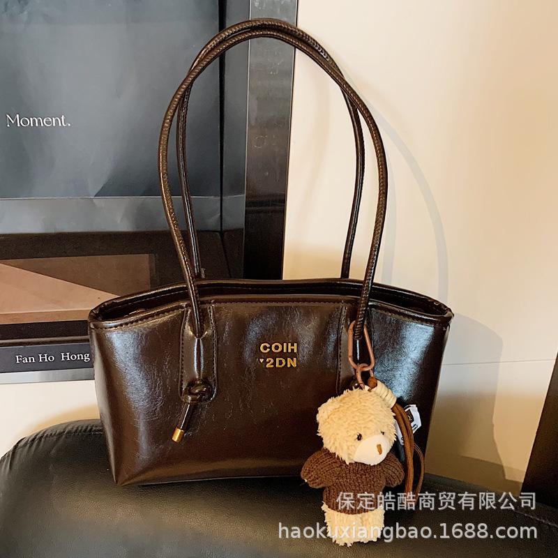 Large-capacity retro bag women's autumn and winter versatile 2025 new simple shoulder bag casual work commuter tote bag