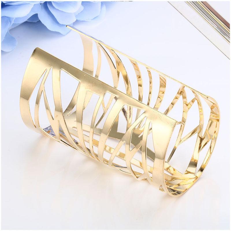 

Модный знаменитый браслет из полого металла с широким геометрическим браслетом и браслетом золотой