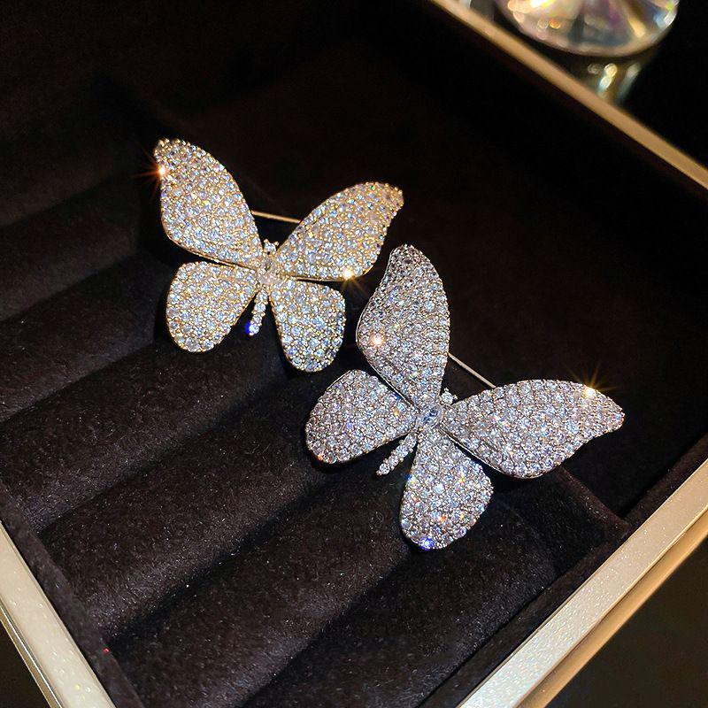 1Pcs Classic Lady Dress Suit High-End Pins Jewelry Fashion Women Girls Elegant Crystal Butterfly Brooches Badges
