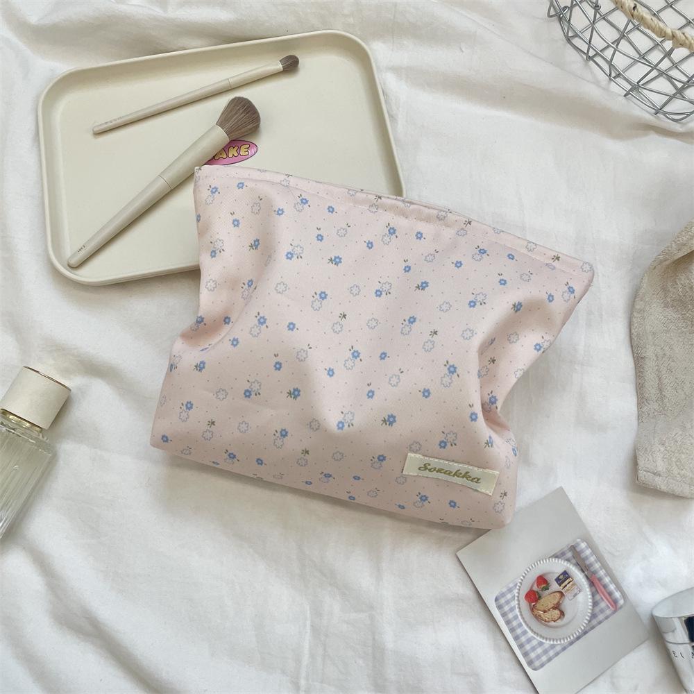 Korean Small Fresh Floral Makeup Bag - Large Capacity Travel Cosmetics Organizer