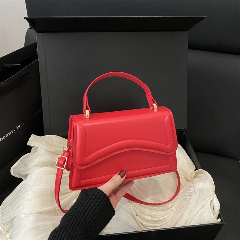 

Простая и модная маленькая квадратная сумка, персонализированная и красивая сумочка, новая весенняя сумка через плечо, сумка-мессенджер для поездок на работу красный