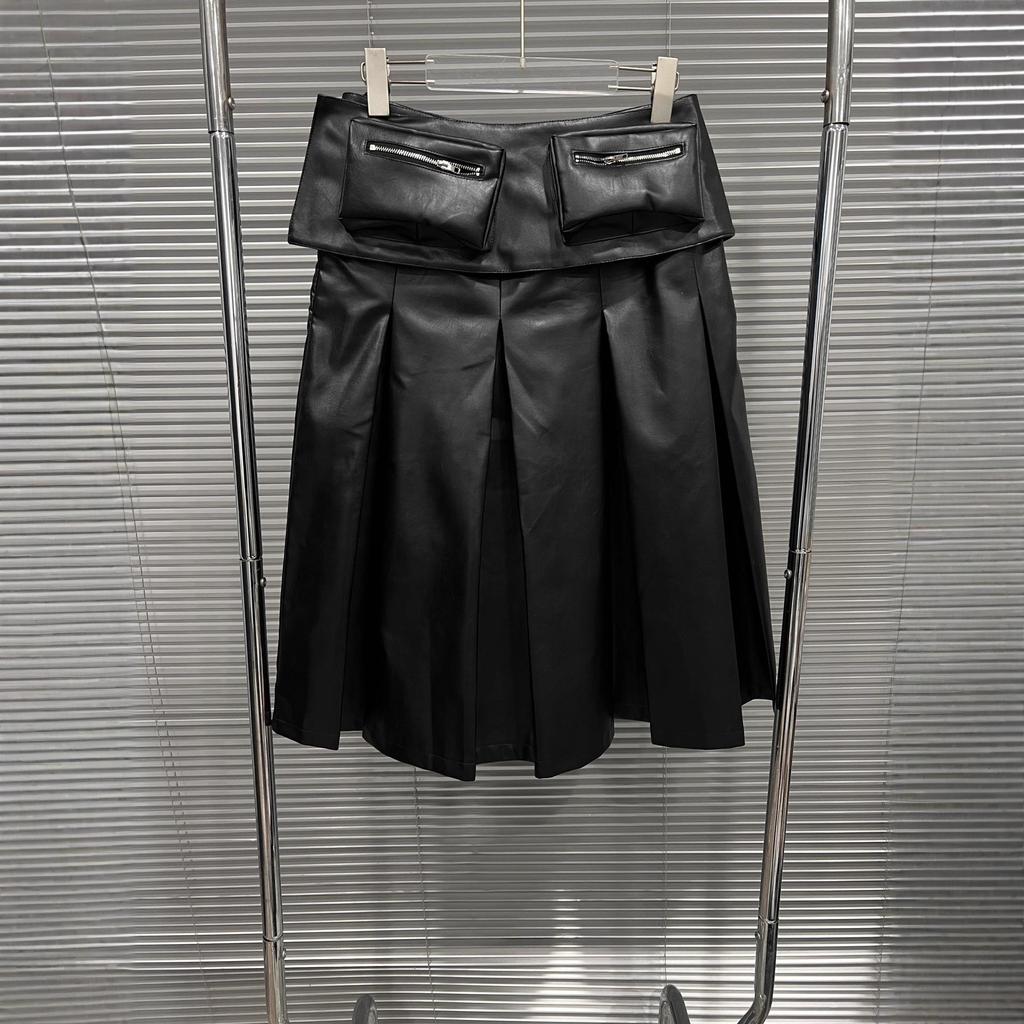 2025 A/W Black Pleated Leather Skirt with Detachable Velcro Pockets & Patchwork A-line Design