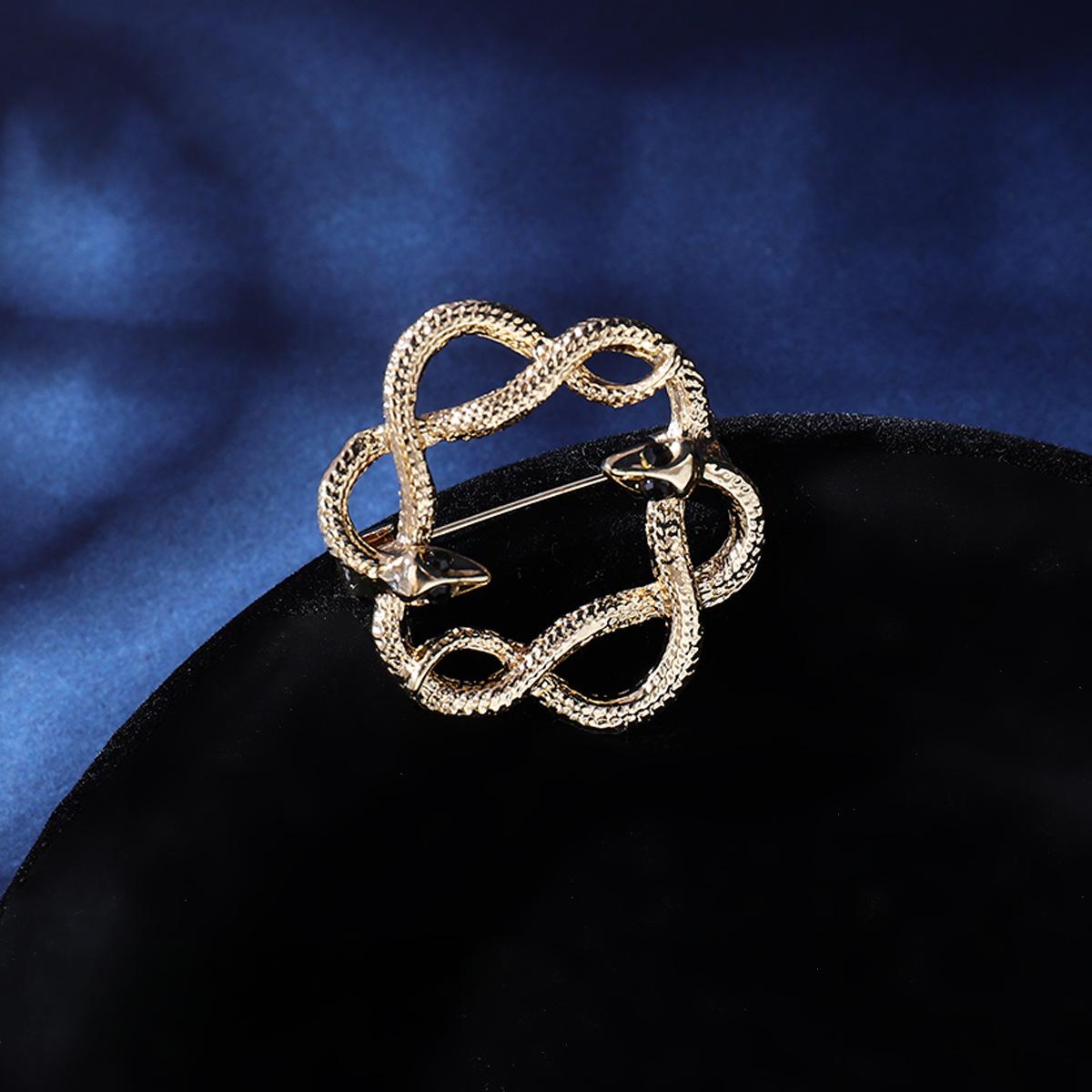 

Уникальный дизайн серебряные броши в виде змеи для женщин и мужчин унисекс полные страз металлические змеи животные роскошные значки ювелирные изделия C2