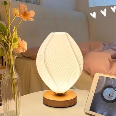 Lampe de table LED simple en forme de fleur, idéale pour une table de chevet, une chambre à coucher ou un bureau.