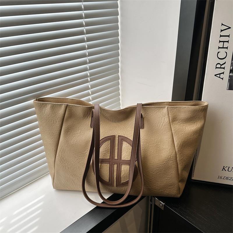 

2025 new casual soft leather shoulder bag versatile retro large-capacity bag women s bag tote bag short-distance travel bag хаки